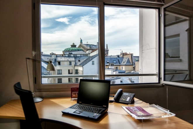 Bureau équipé face à l'Opéra de Paris